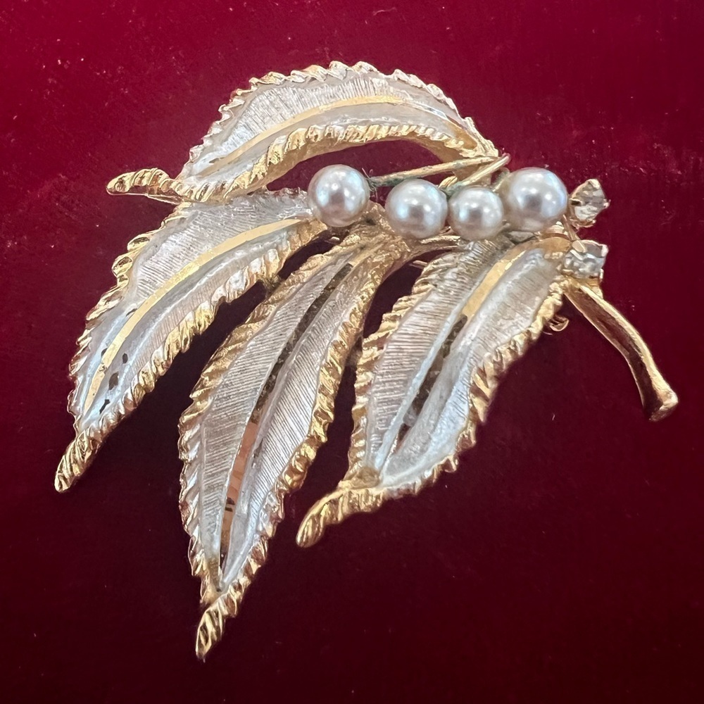 Vintage signed BSK pearl brooch - Picture 2 of 4